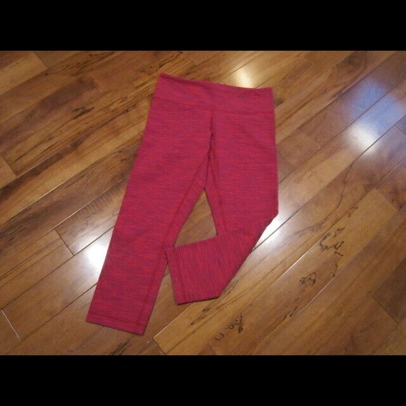 Luulemon Wunder Under crops Space Dye 6 nwot - Picture 7 of 7